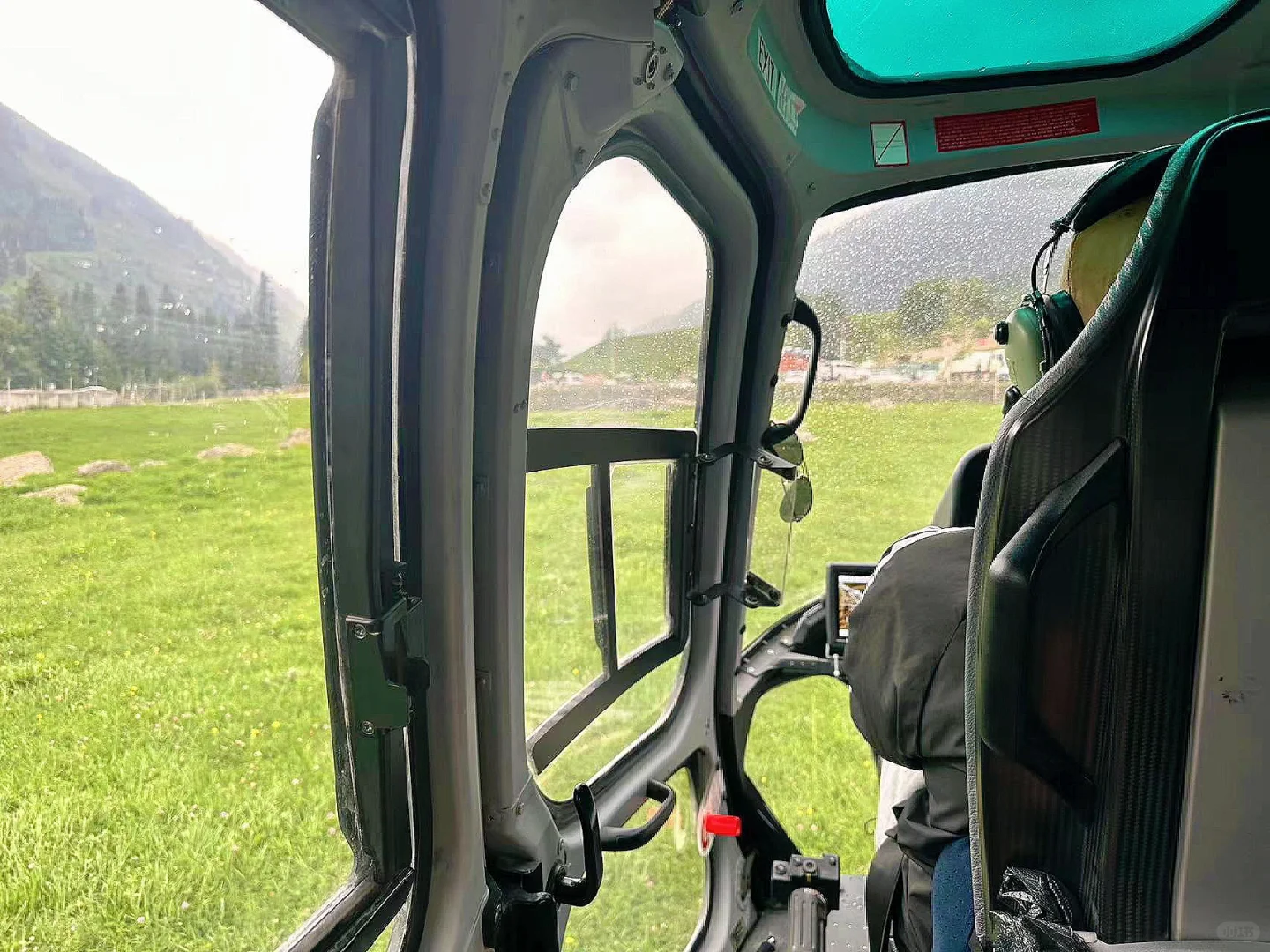 伊犁王牌飞行员申请出战?‍✈️