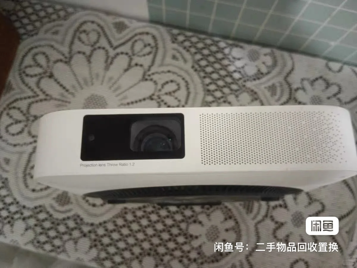 出4台Z6极米投影仪