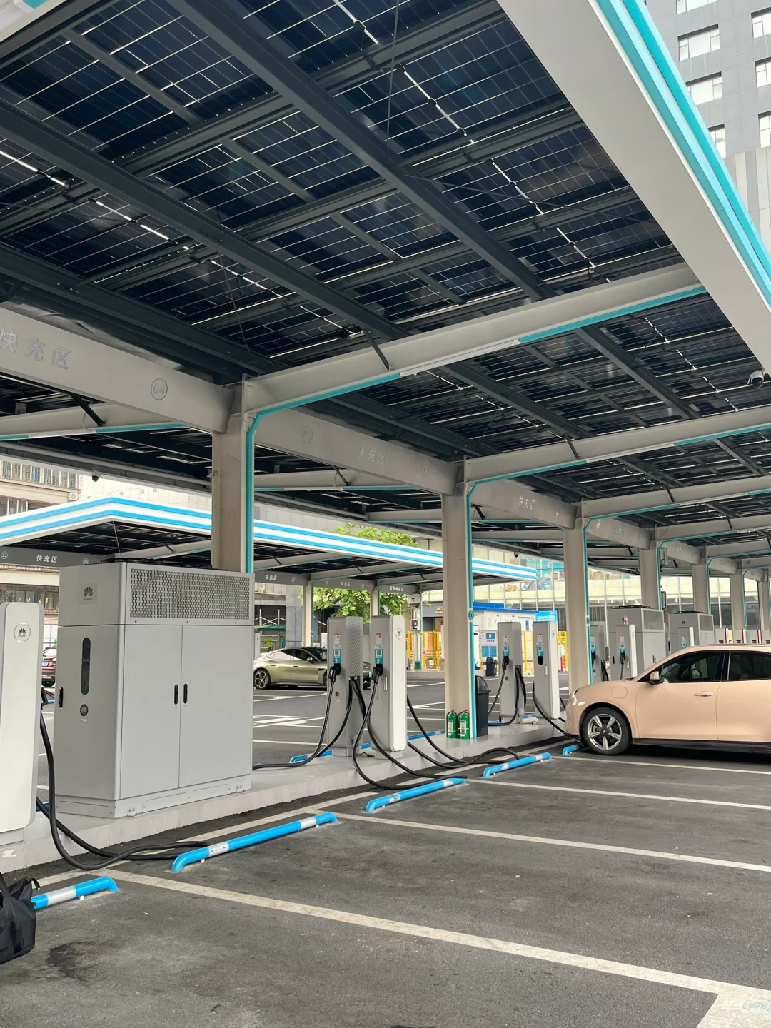 ?光伏充电桩|把阳光“充”进车里的黑科技!