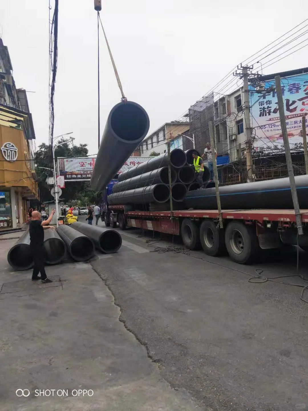 现在越来越多的道路用拖拉管了