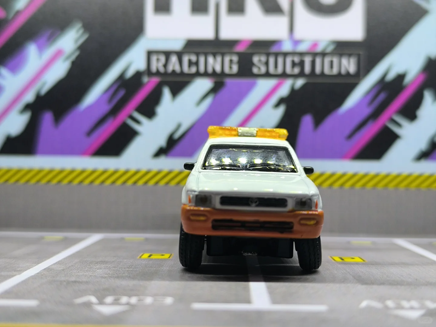 中国路政涂装-丰田海拉克斯