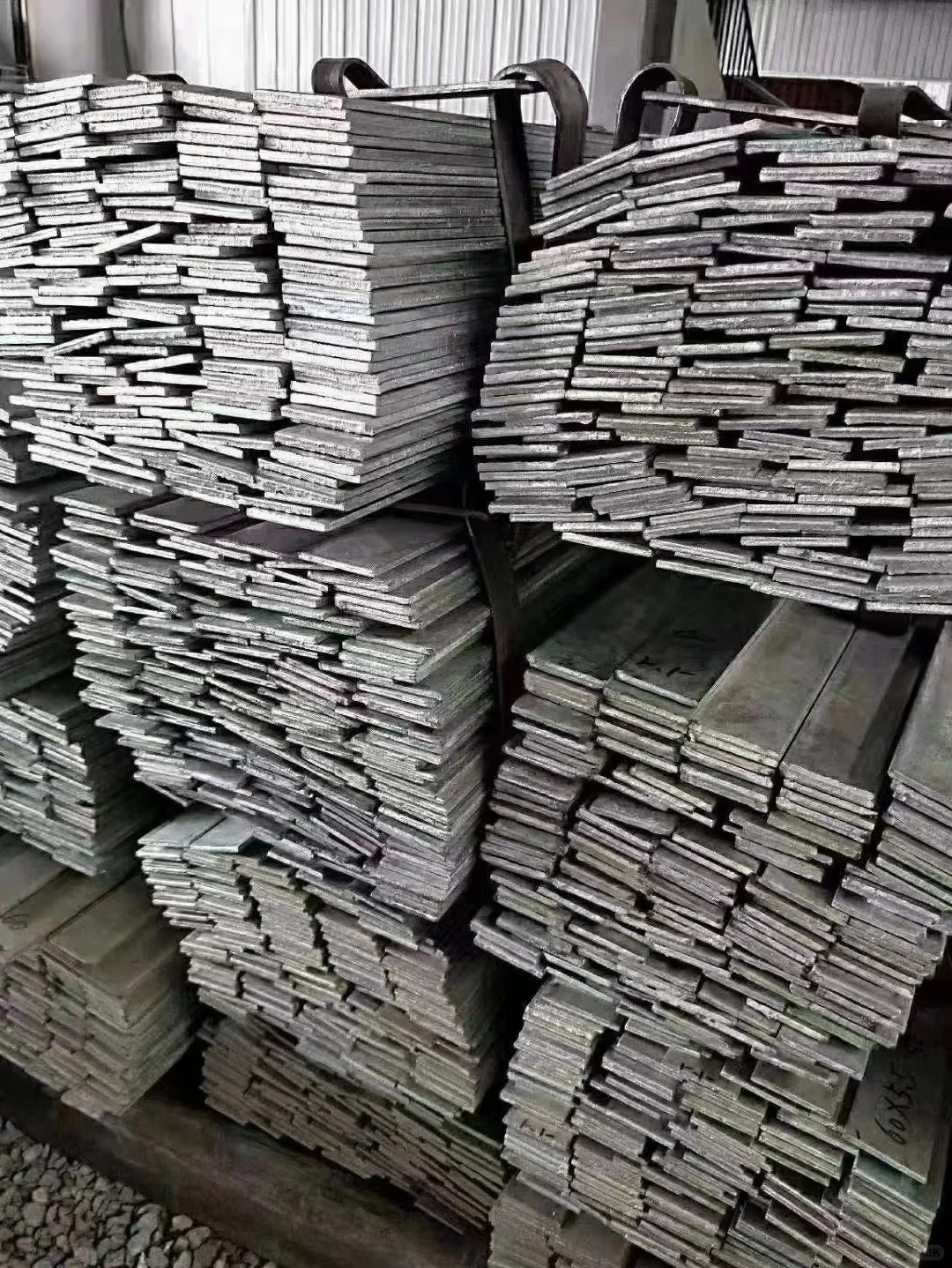 卖钢材的小姐姐