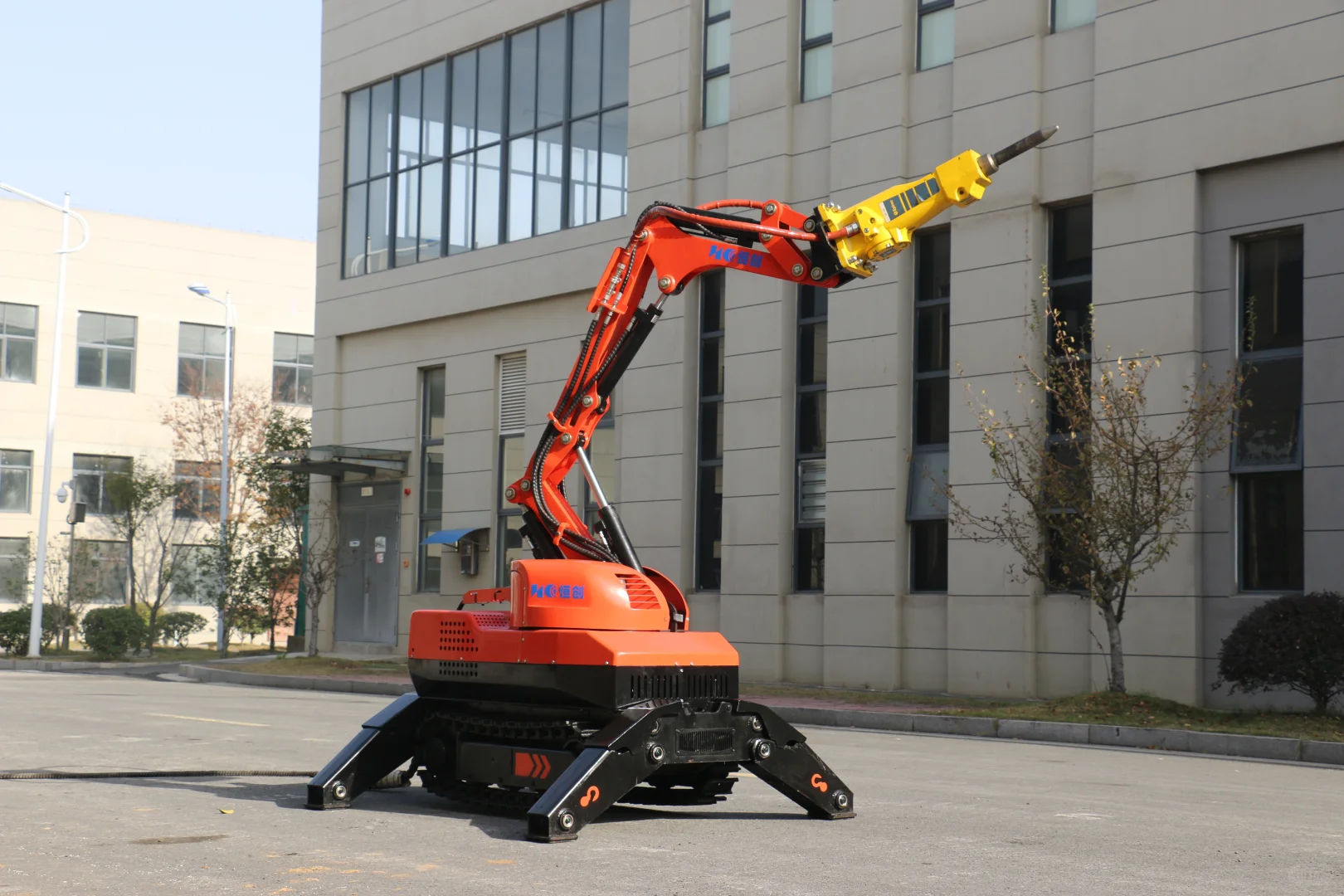 锂电窑维护难题 破拆机器人巧破局