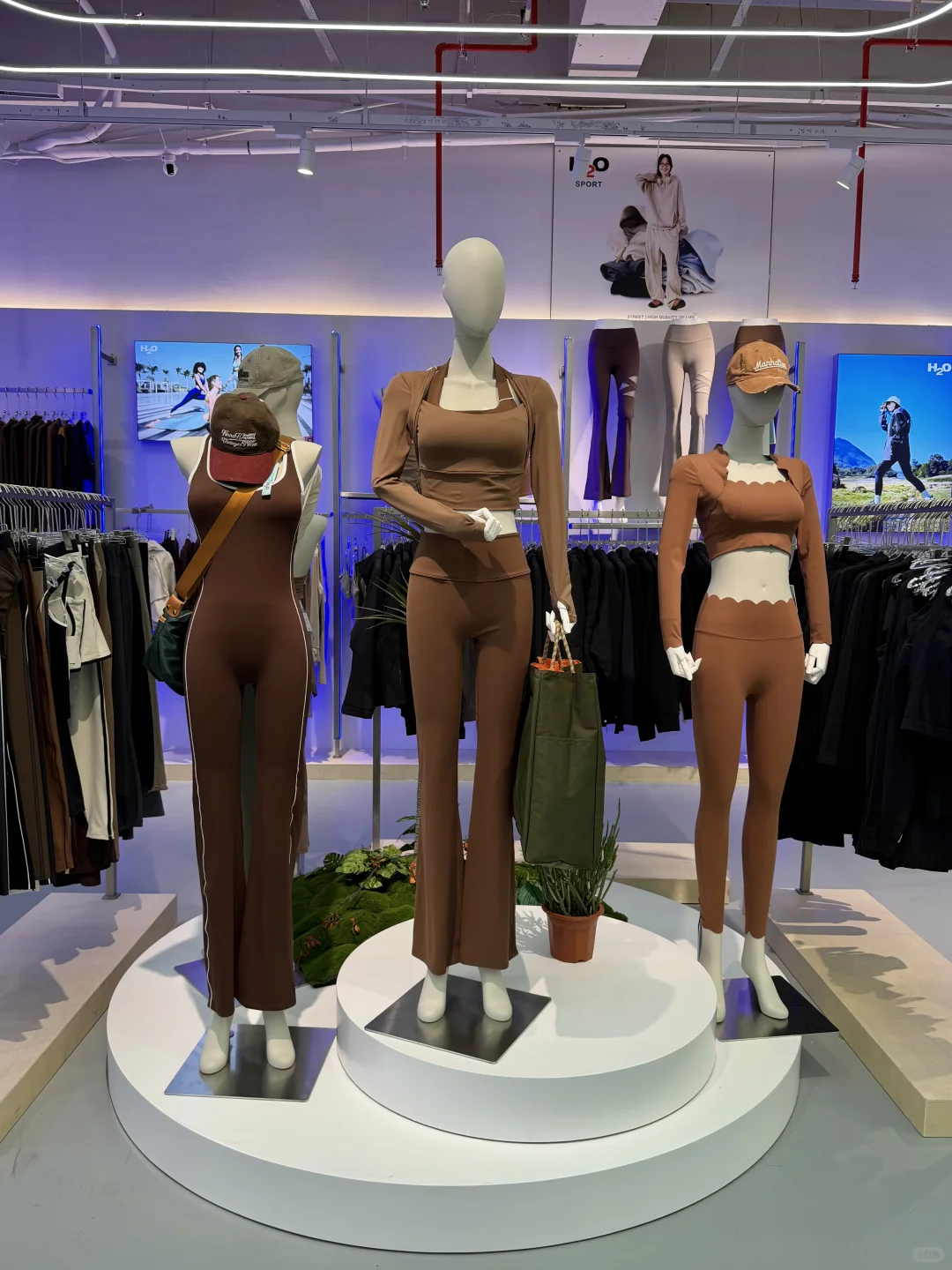 广州新的!!瑜伽运动服批发市场!尊嘟好香?