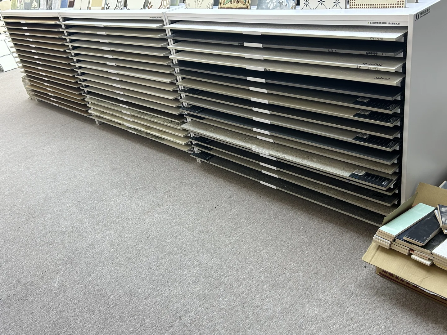 80后老板直供！成都瓷砖批发性价比王炸