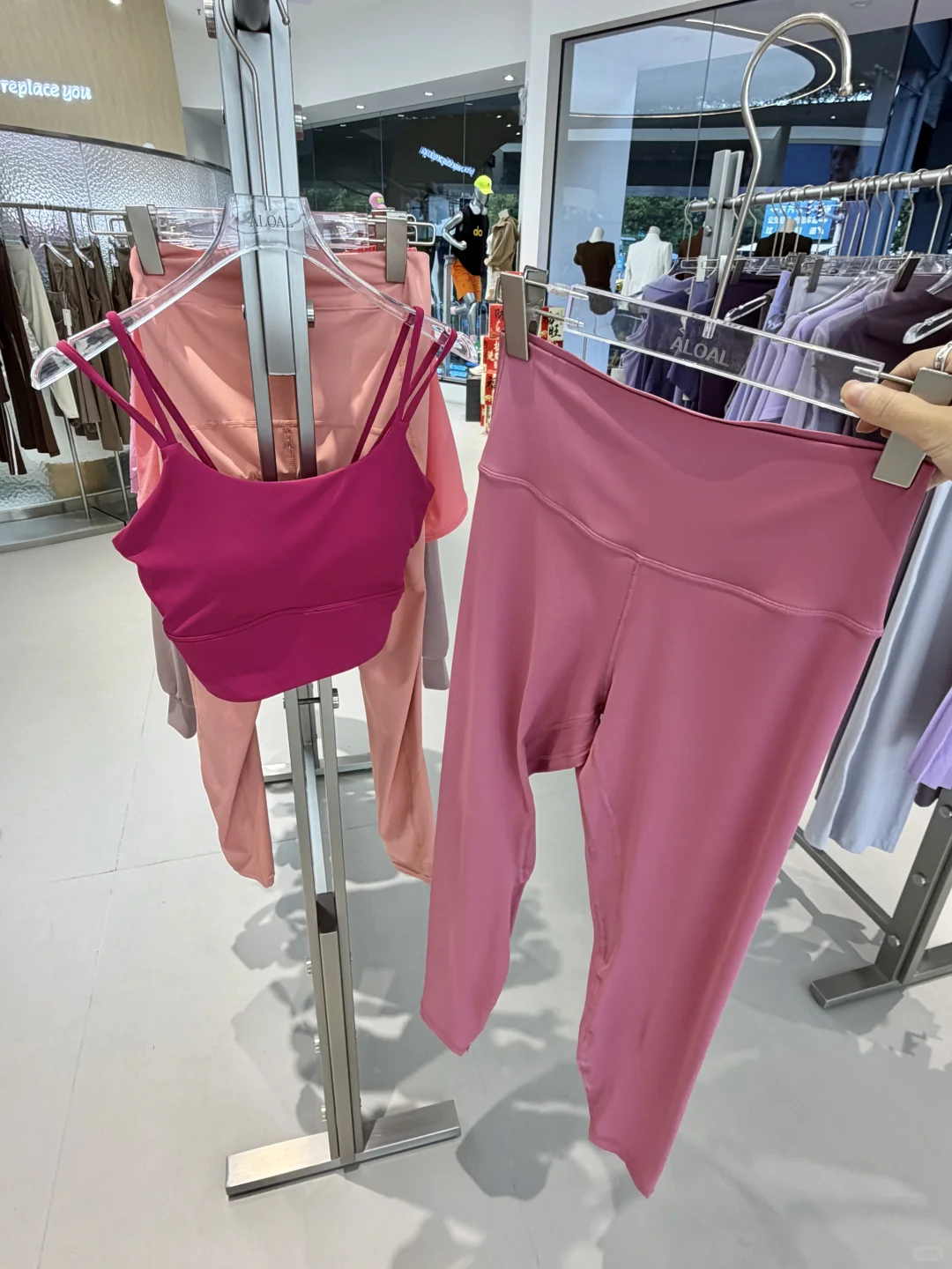 广州新的!!瑜伽运动服批发市场!尊嘟好香?