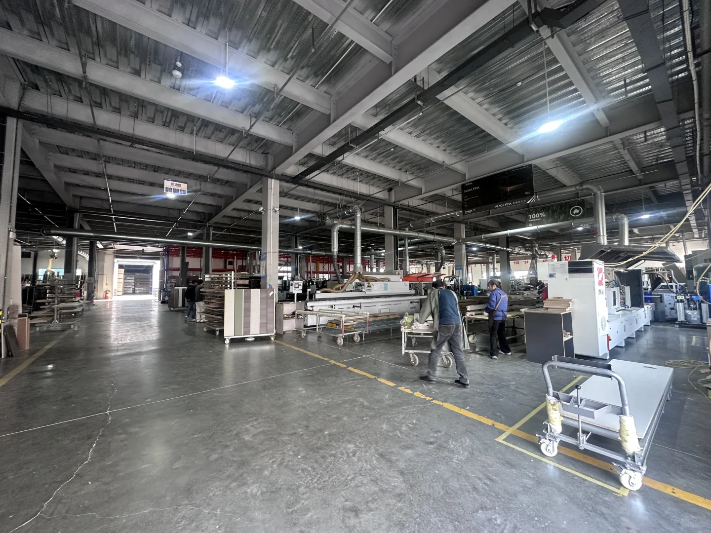 木工车间实拍丨记录工人忙碌的身影