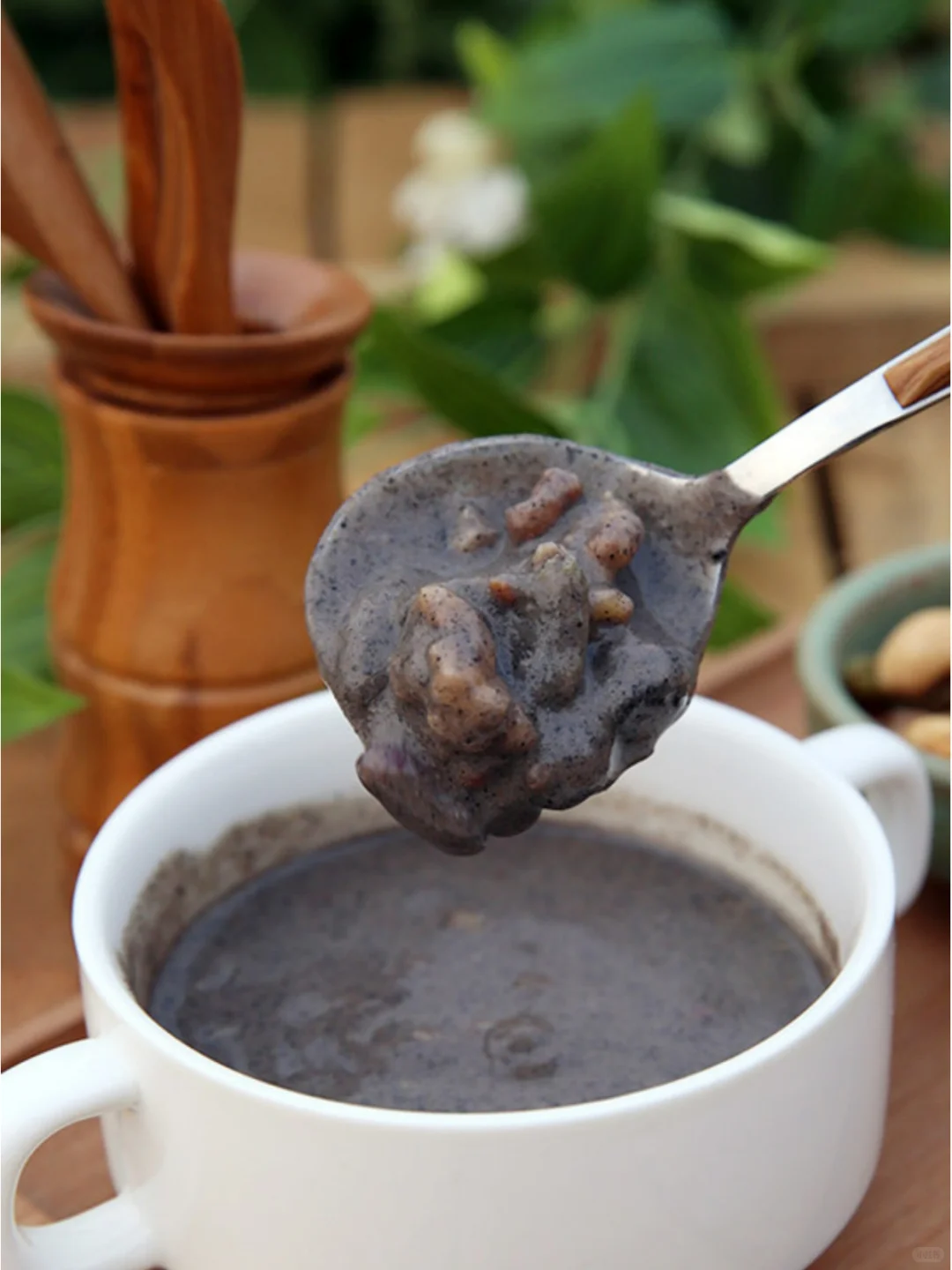 满满黑色谷物的黑谷羹，打开能闻到谷物浓香