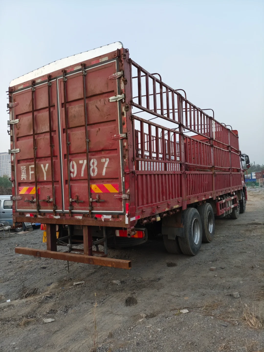 货车党必看?德龙9.6米高栏