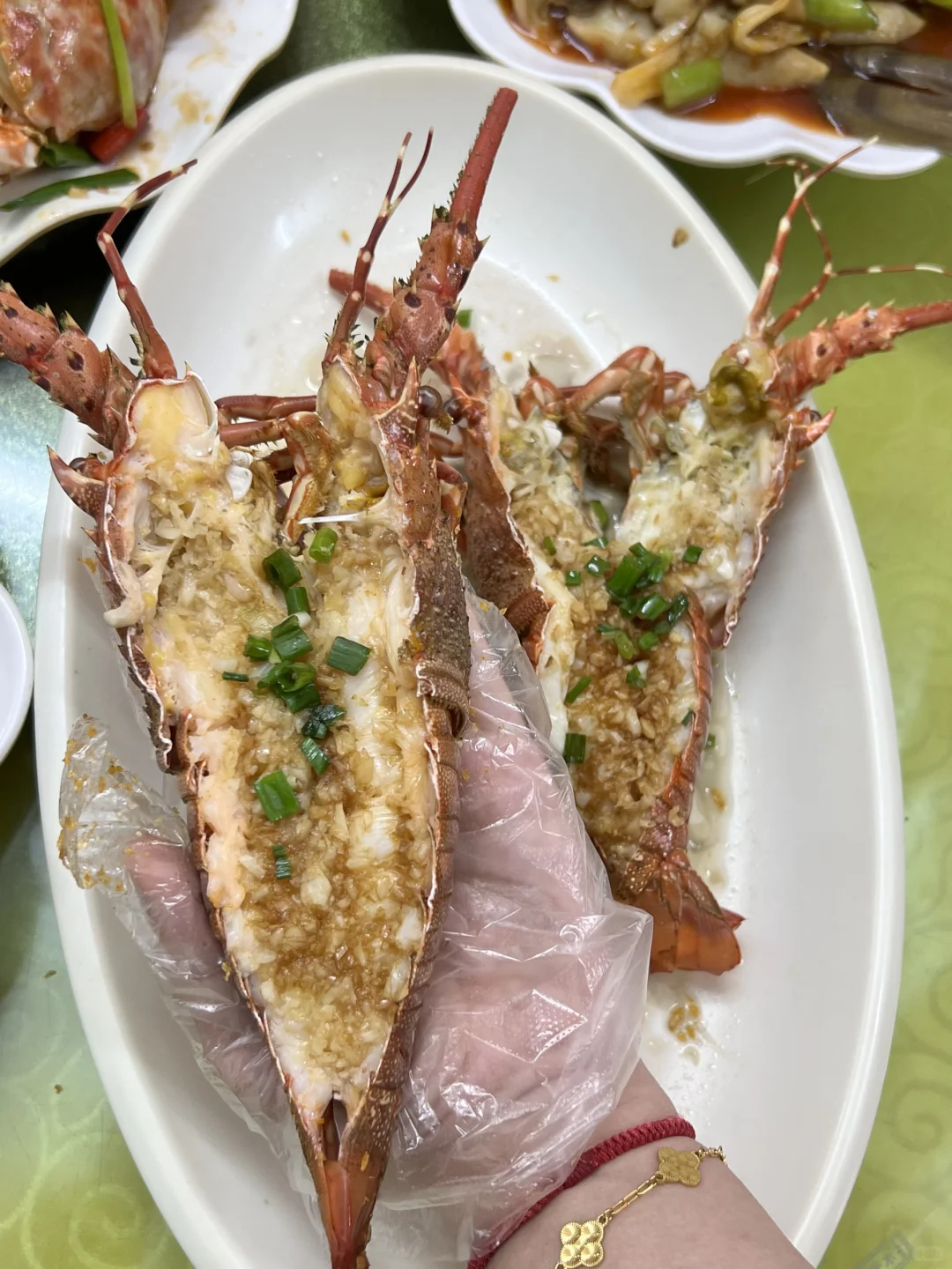 到底是谁在说三亚的海鲜便宜啊。。。。???