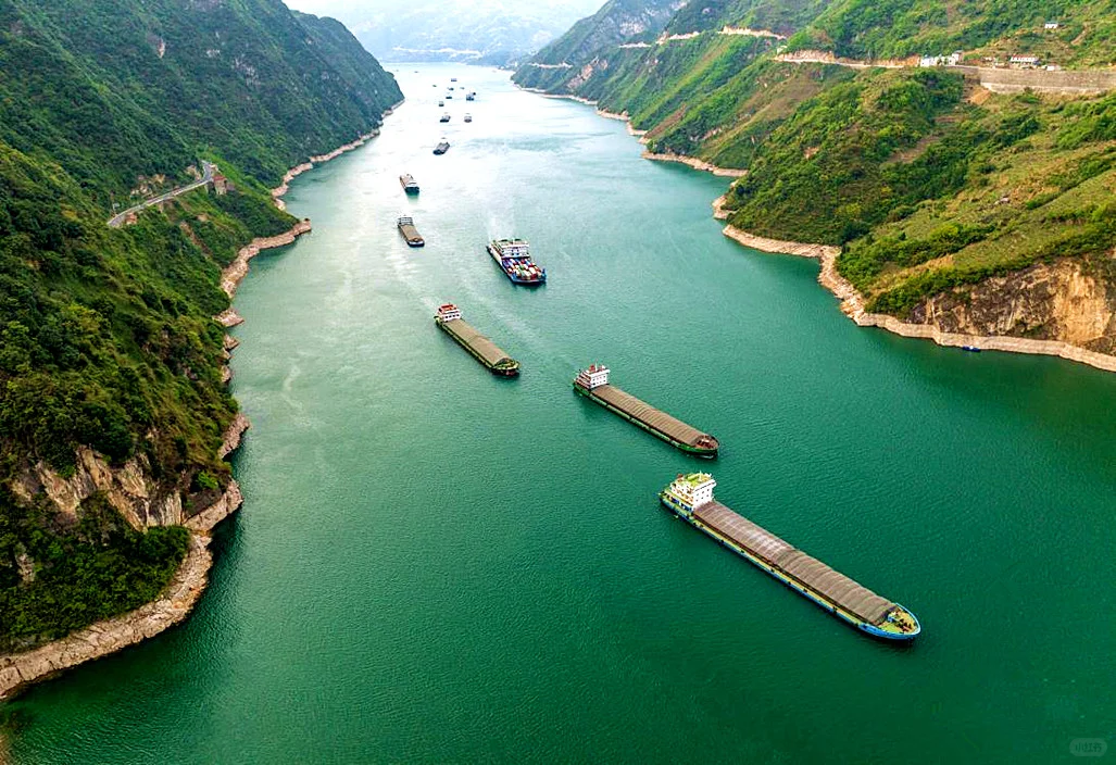 长江的航运能力将世界二三四名加起来都不敌