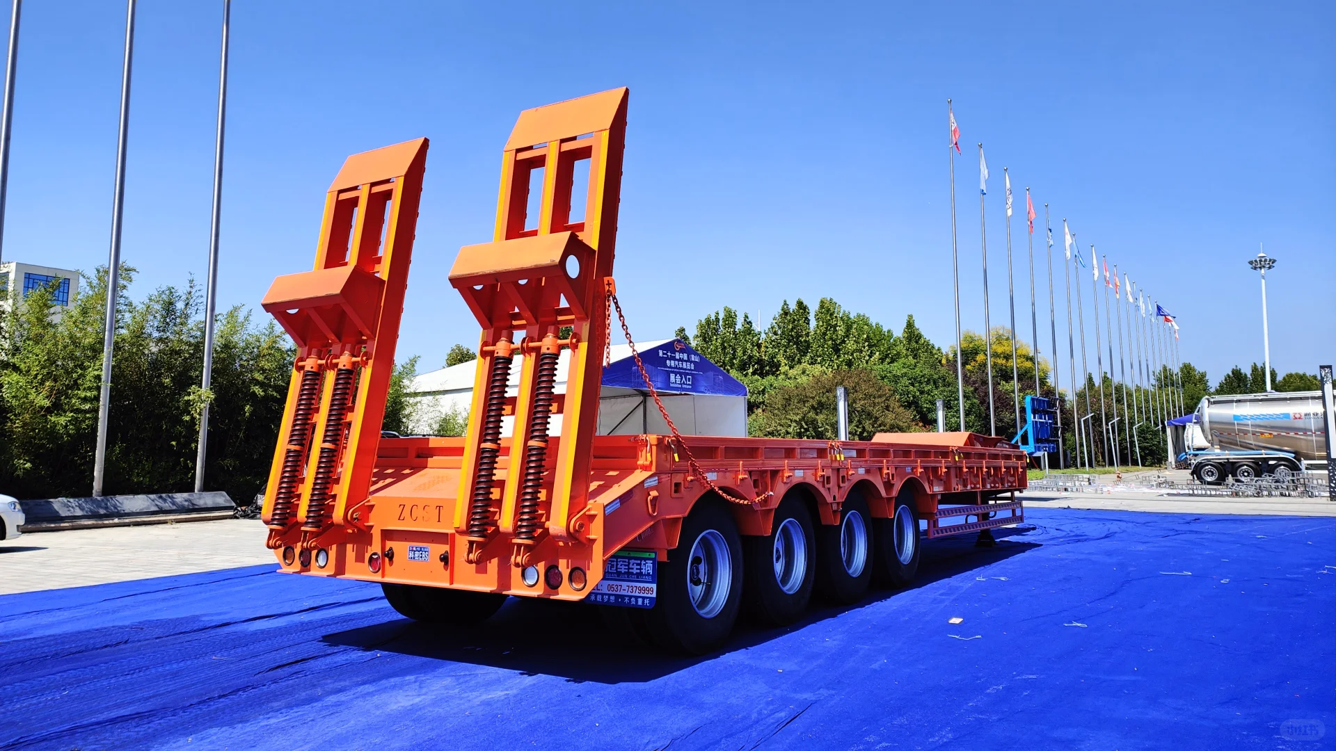 出口专用车-低平板半挂车