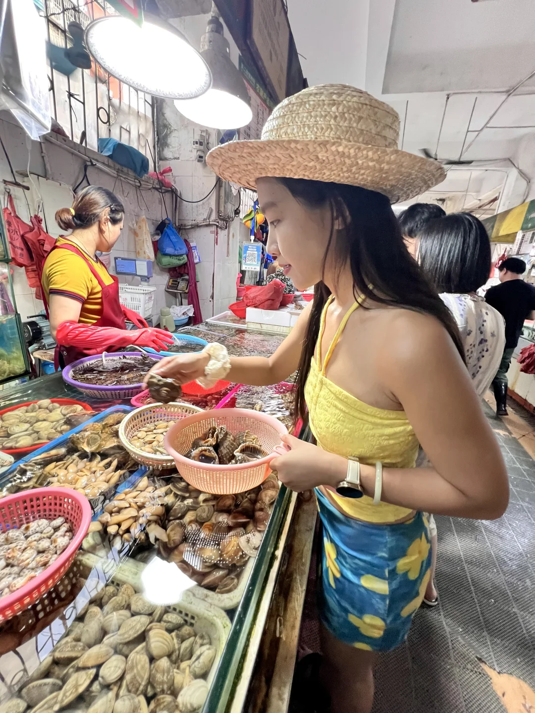 到底是谁在说三亚的海鲜便宜啊。。。。???