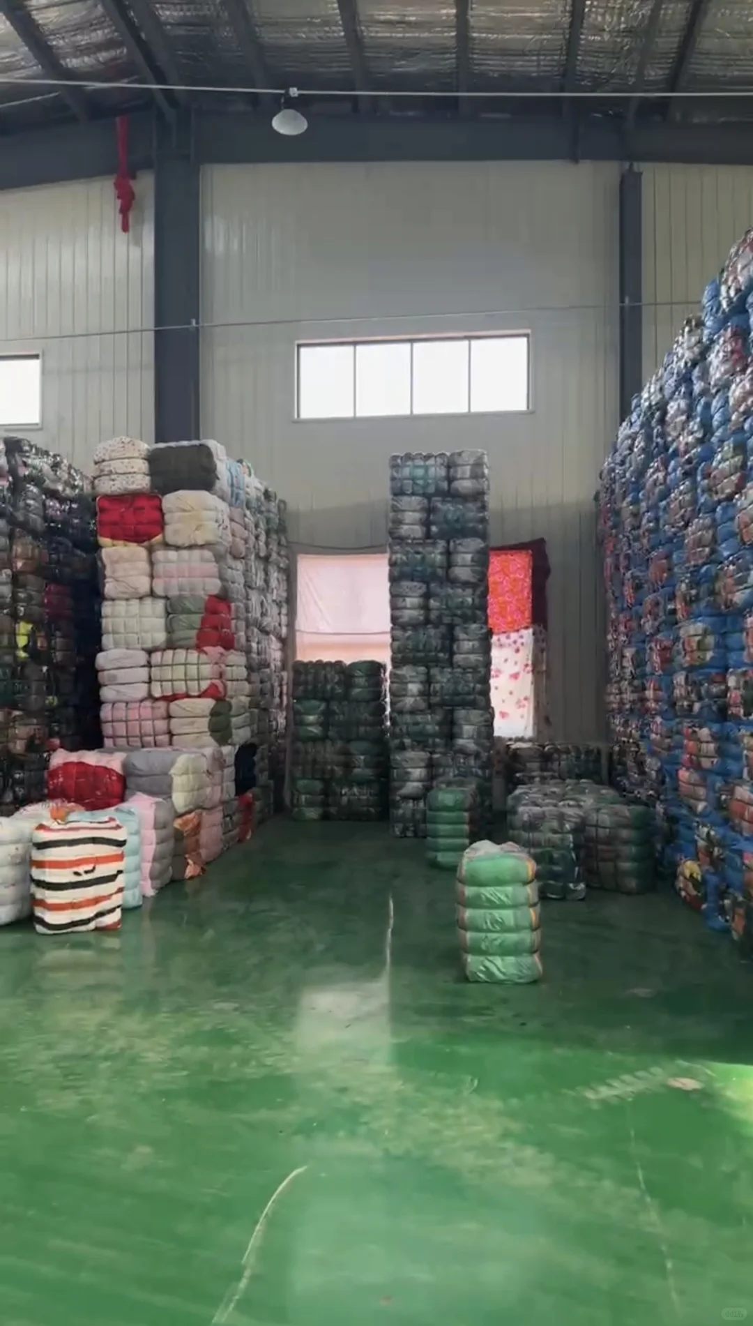 与客户谈论旧衣出口订单