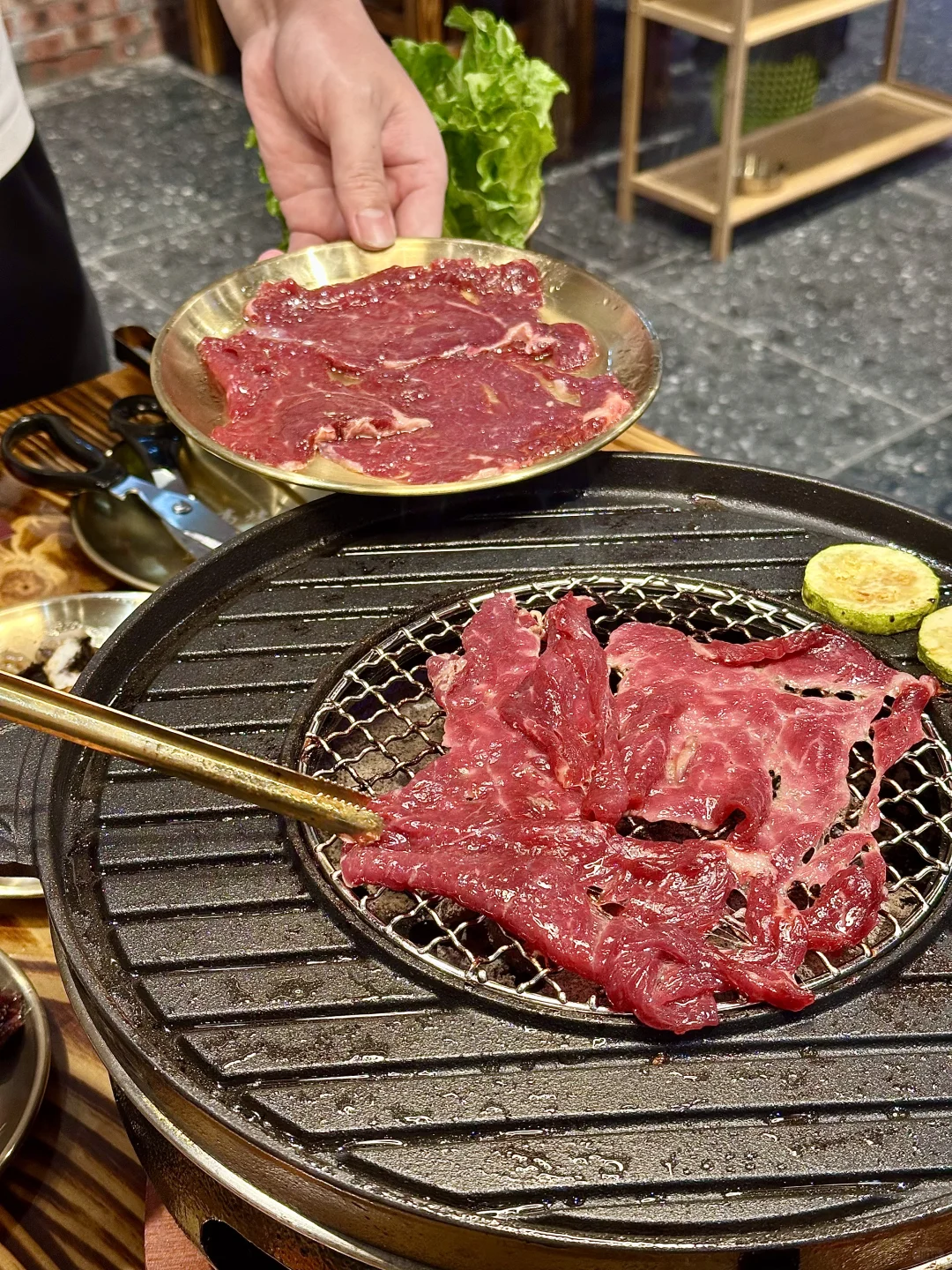 谁在菜市场开烤肉店？鲜到让我一周去三次