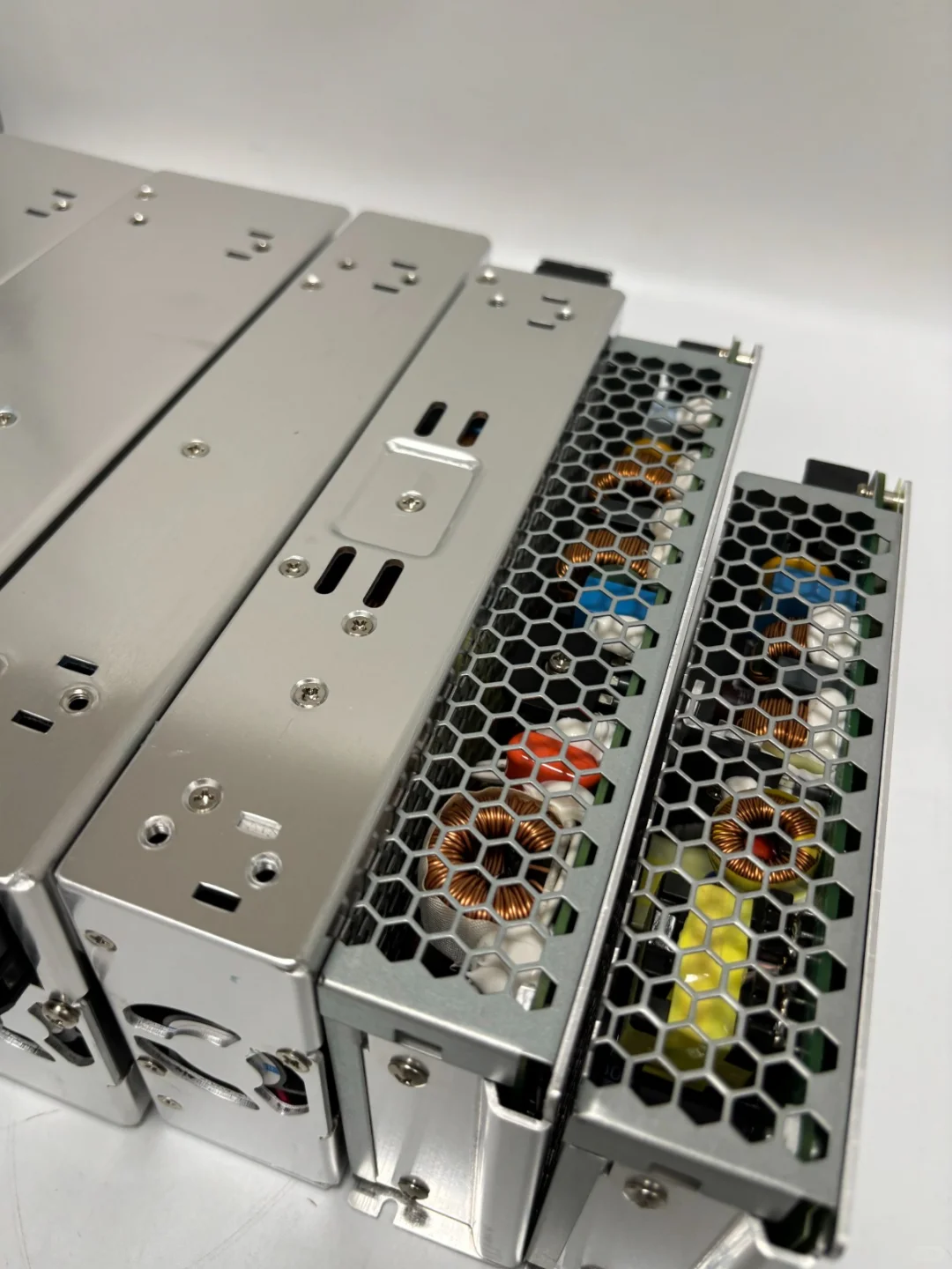 开关电源和线性电源的应用场景有哪些不同?