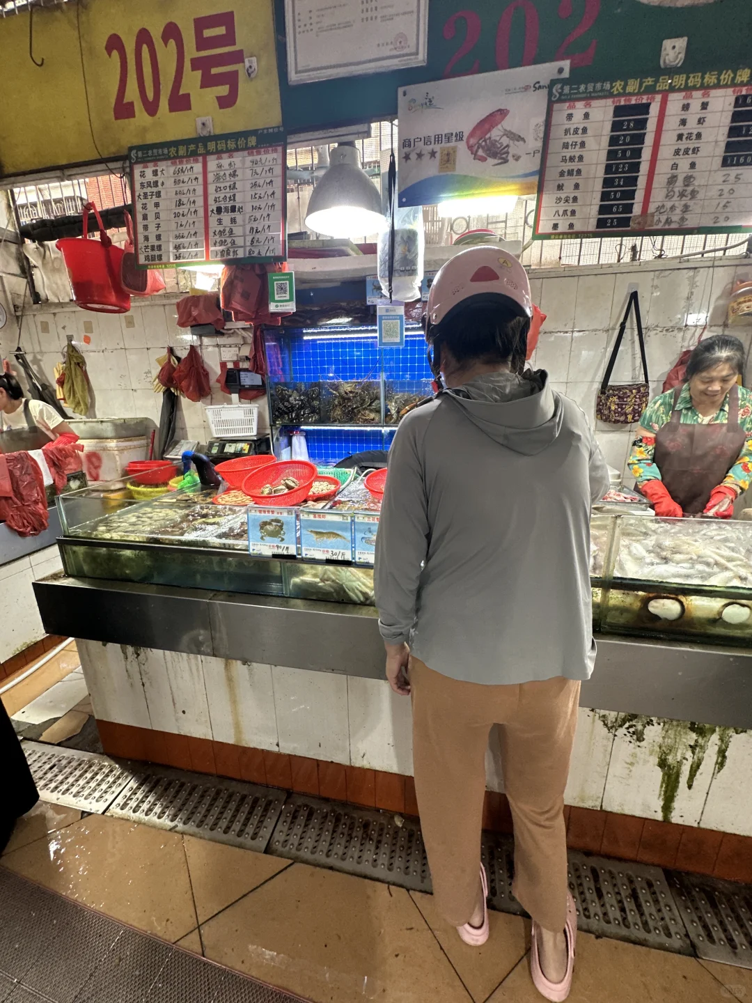 三亚本地人才来逛的市场不仅便宜种类还齐全