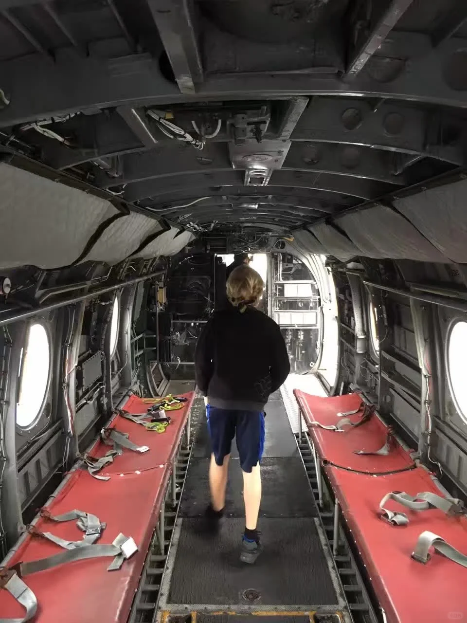 运伞兵的直升机？