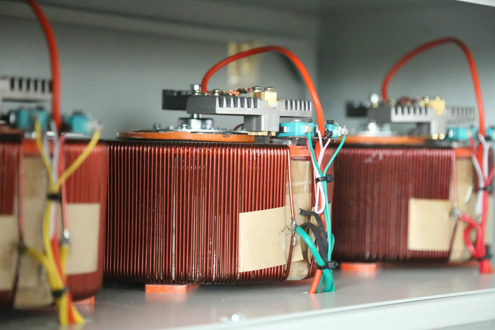 380V稳压器工作原理及其应用领域