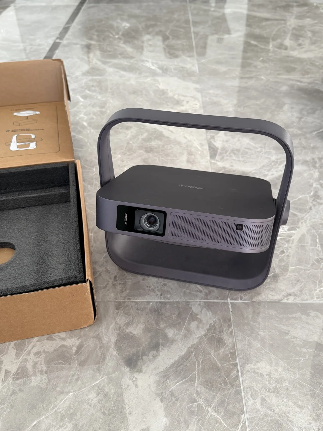 出极米Z7X投影仪