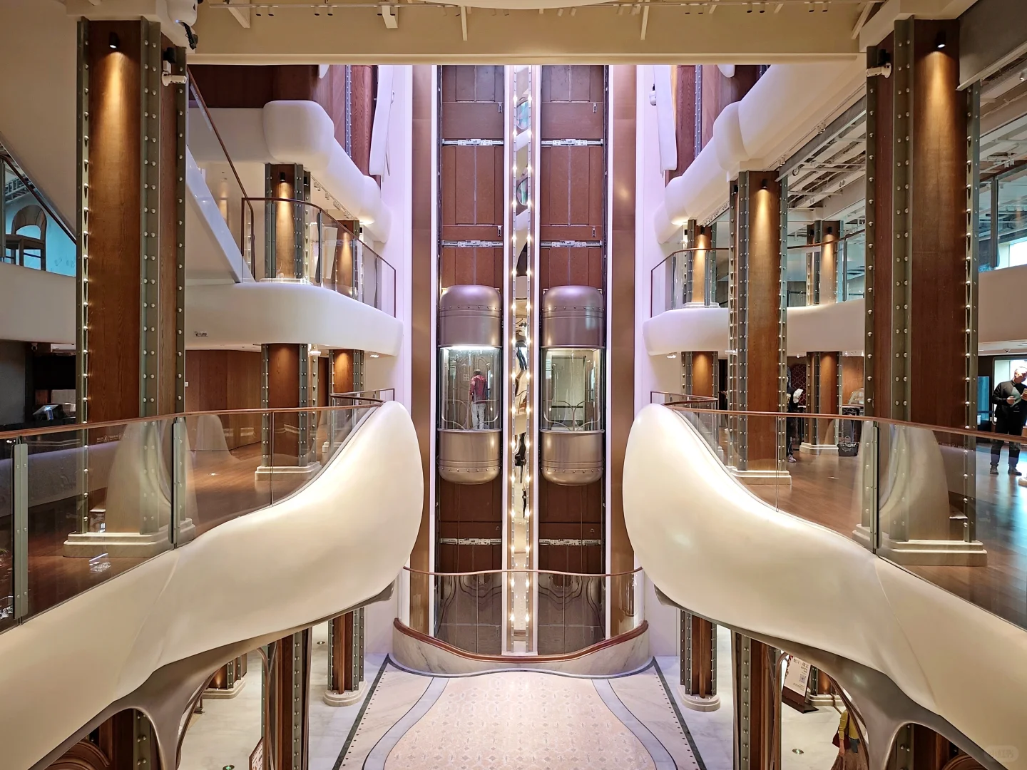 明華輪内部?海上世界•招商蛇口