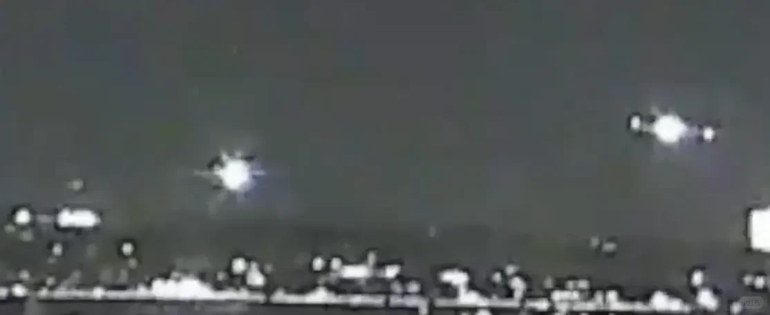 黑鹰直升机与民航客机相撞，人员全部遇难。