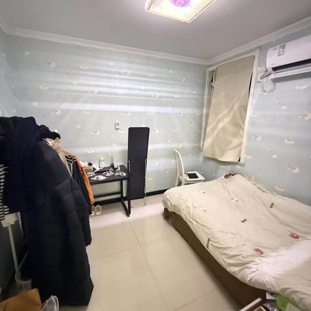 招女生合租室友，建材市场附近