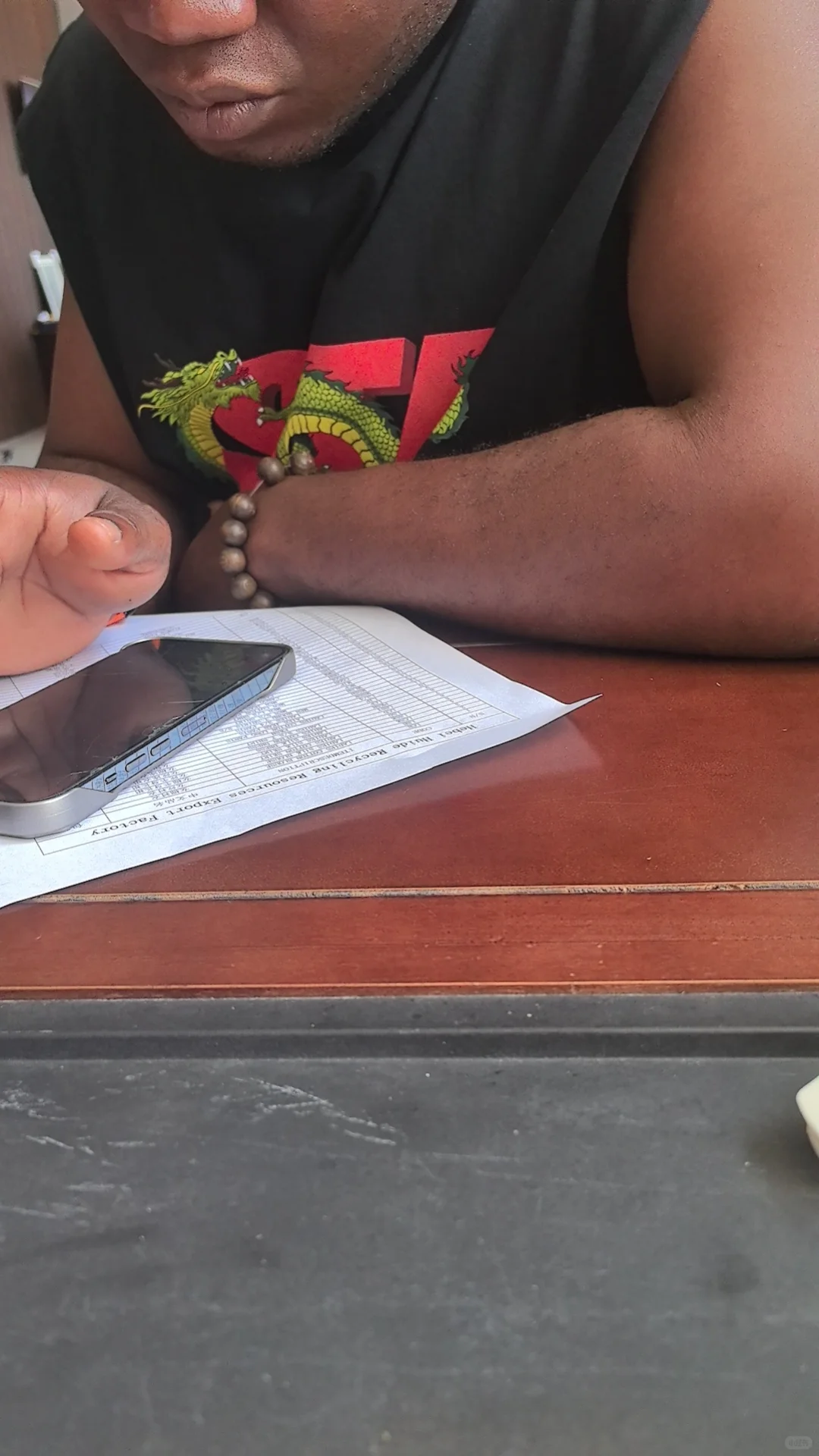 与客户谈论旧衣出口订单