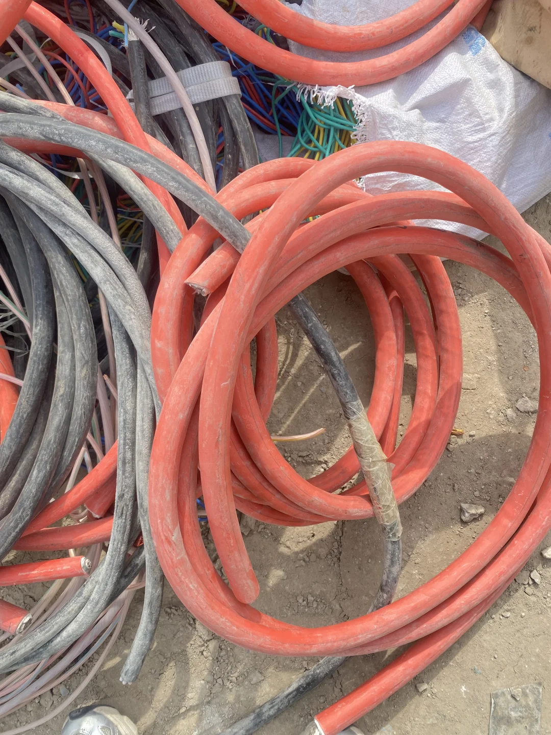 废旧电缆多少钱一吨?