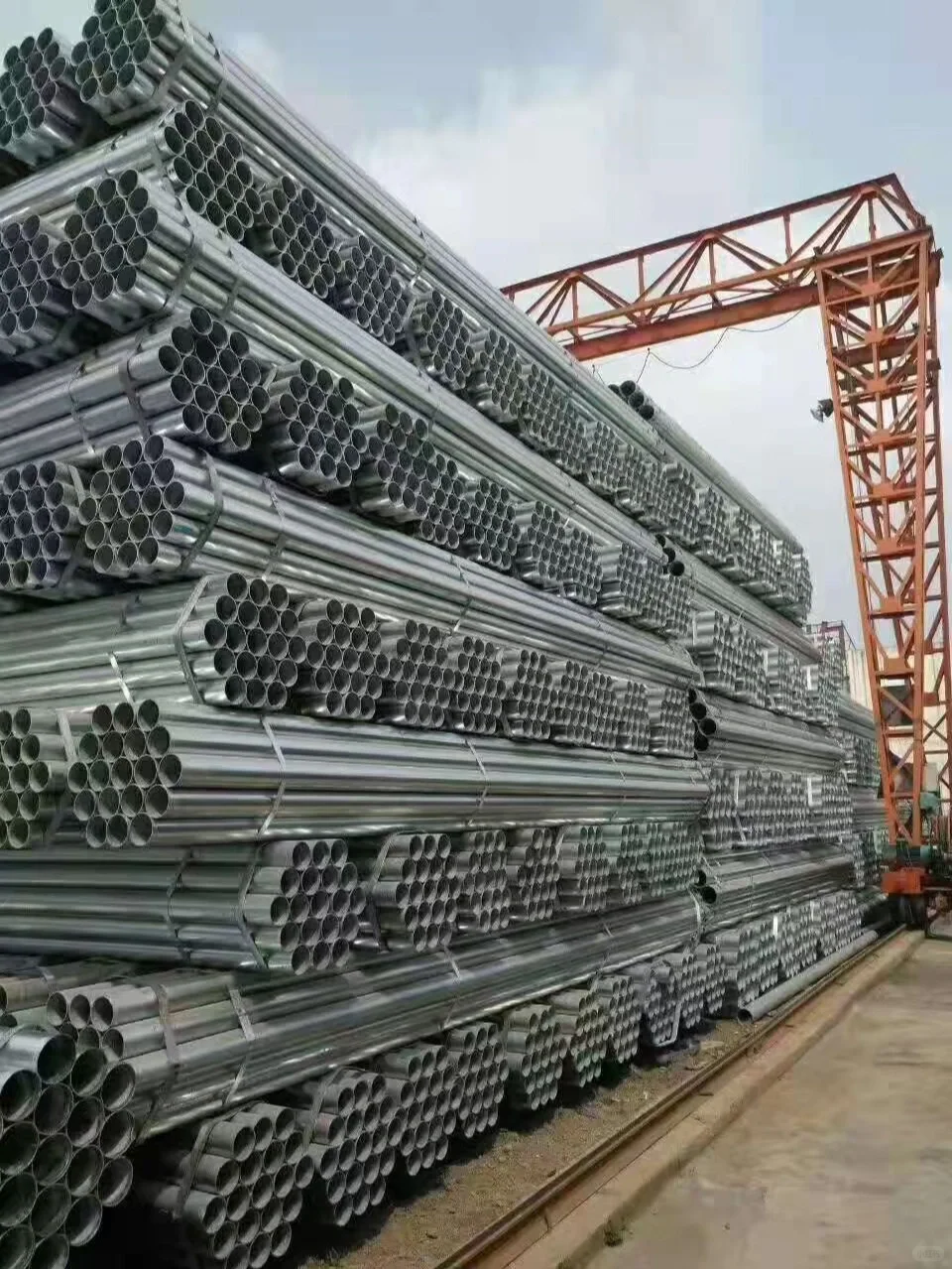 卖钢材的小姐姐