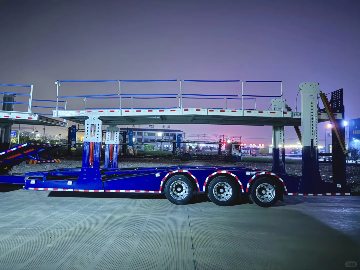 欧式中置轴车辆运输车