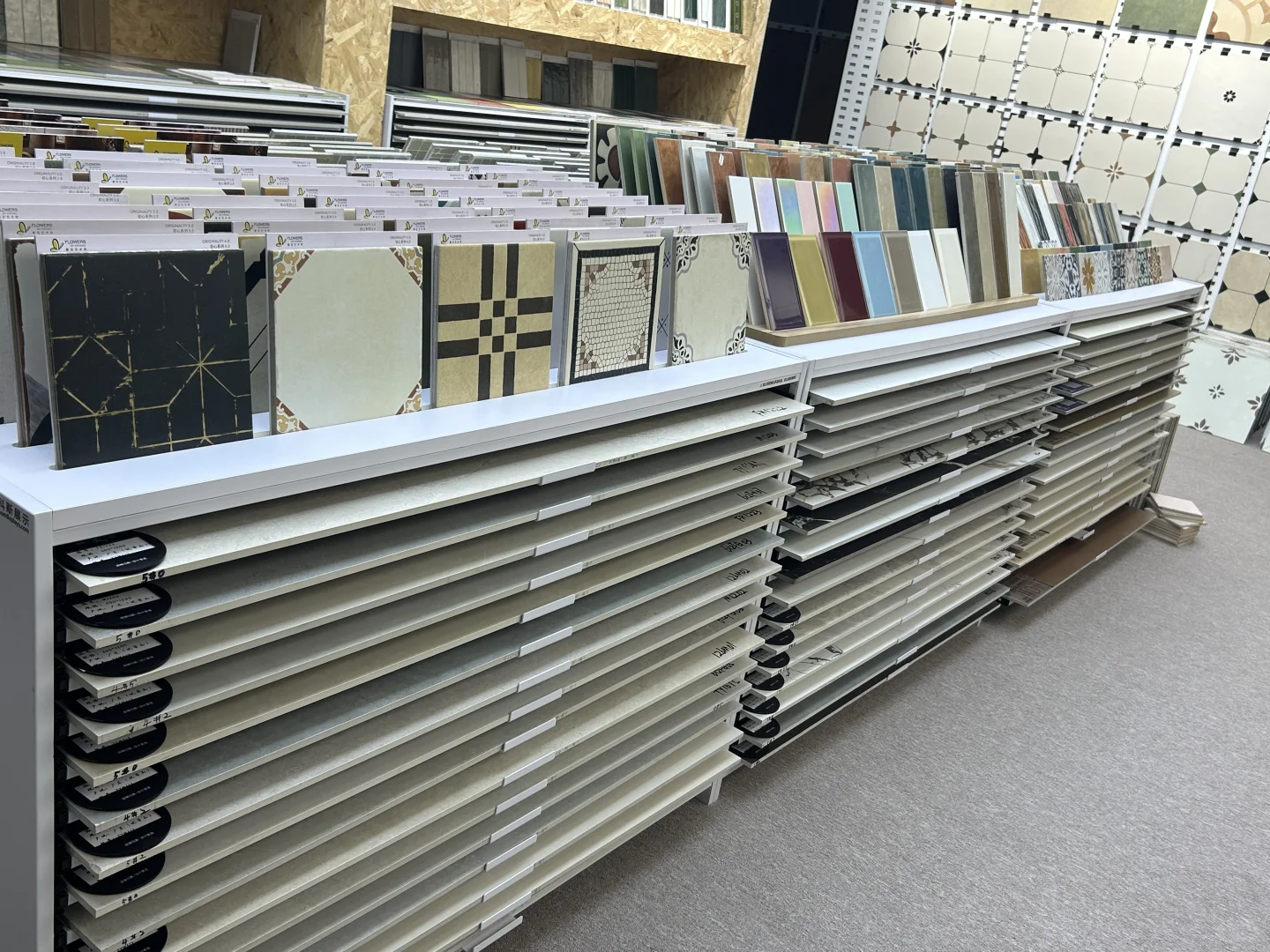 80后老板直供！成都瓷砖批发性价比王炸