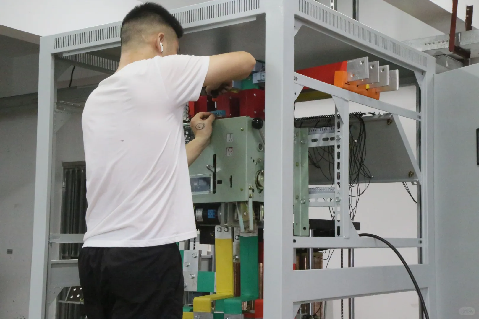 三相大功率稳压器是什么?有什么功能?