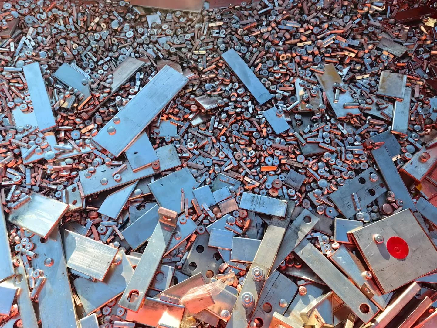 2025铜价走势全解析? 机会与风险并存！