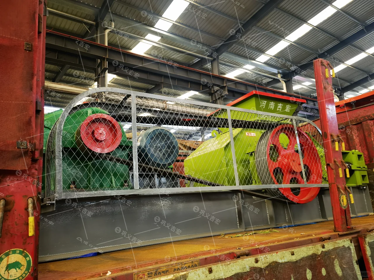 双齿辊破碎机引领石墨加工技术的绿色革命