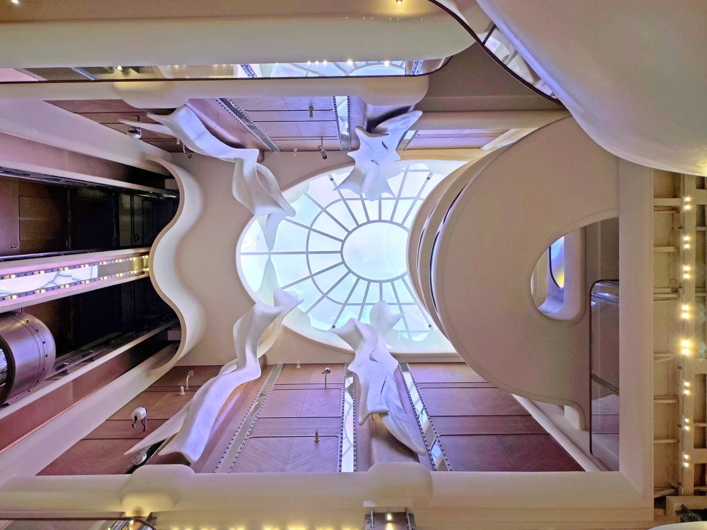 明華輪内部?海上世界•招商蛇口