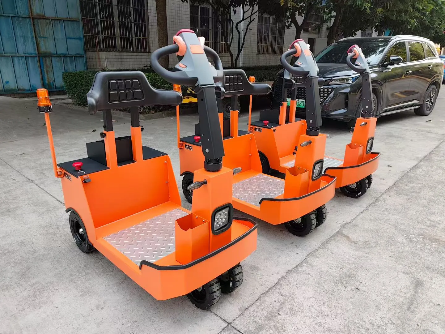 电动牵引车+挂车