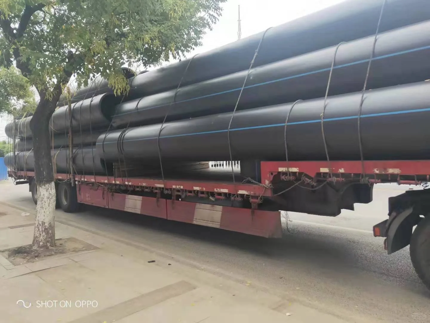 现在越来越多的道路用拖拉管了