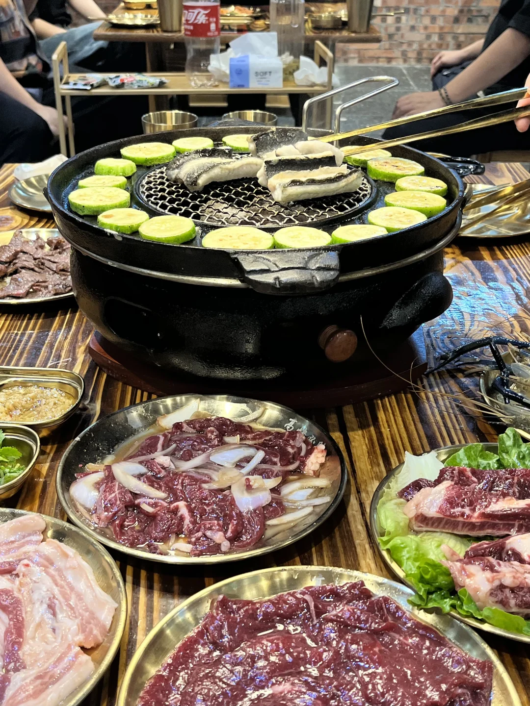 隐藏在菜肉市场里的烤肉店❗️现切牛肉香晕?