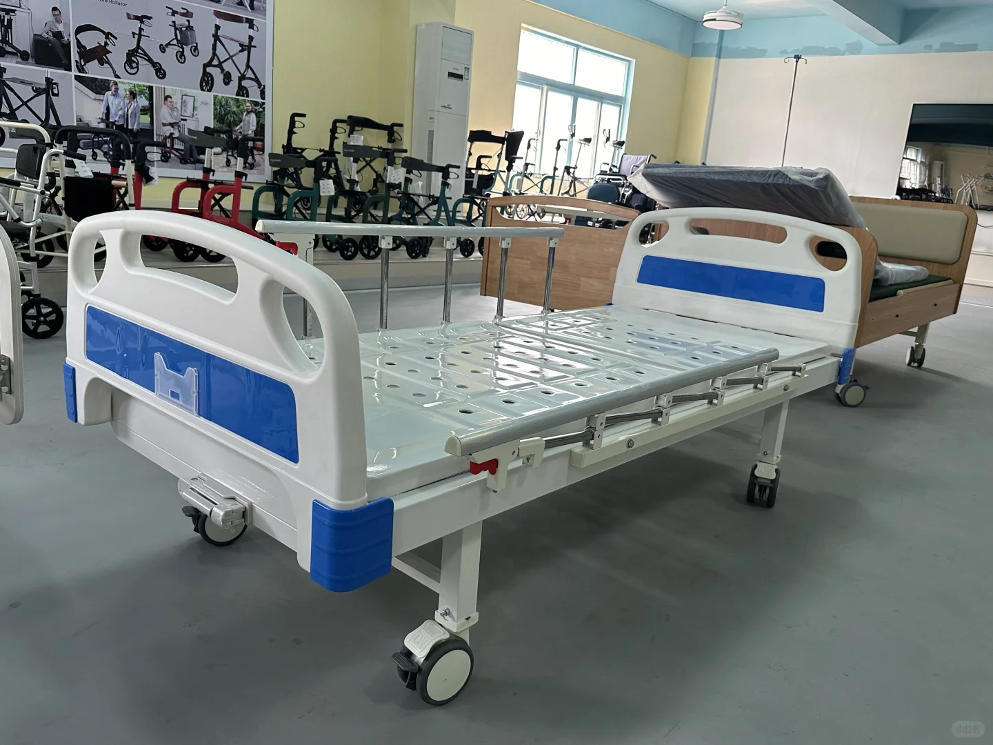 我爸说工厂要倒闭了，整天没单子做…