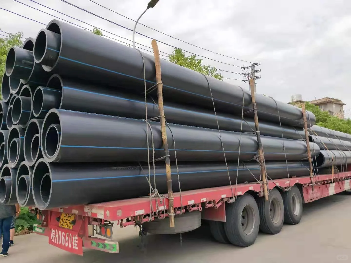 现在越来越多的道路用拖拉管了