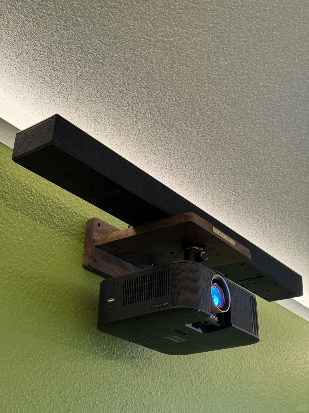 我的投影仪在发光耶～～～