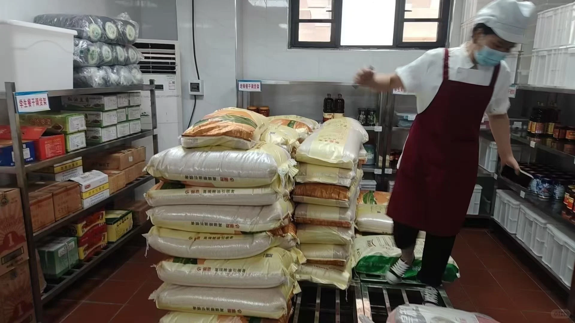 学校开学了，保障食堂供应