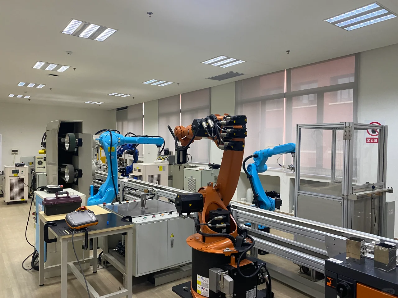 组建智能制造专业课的教学设备需要哪些？