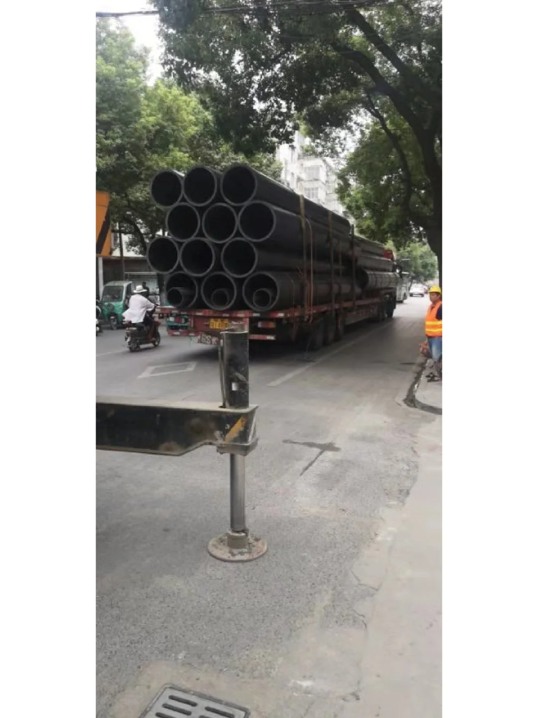 现在越来越多的道路用拖拉管了