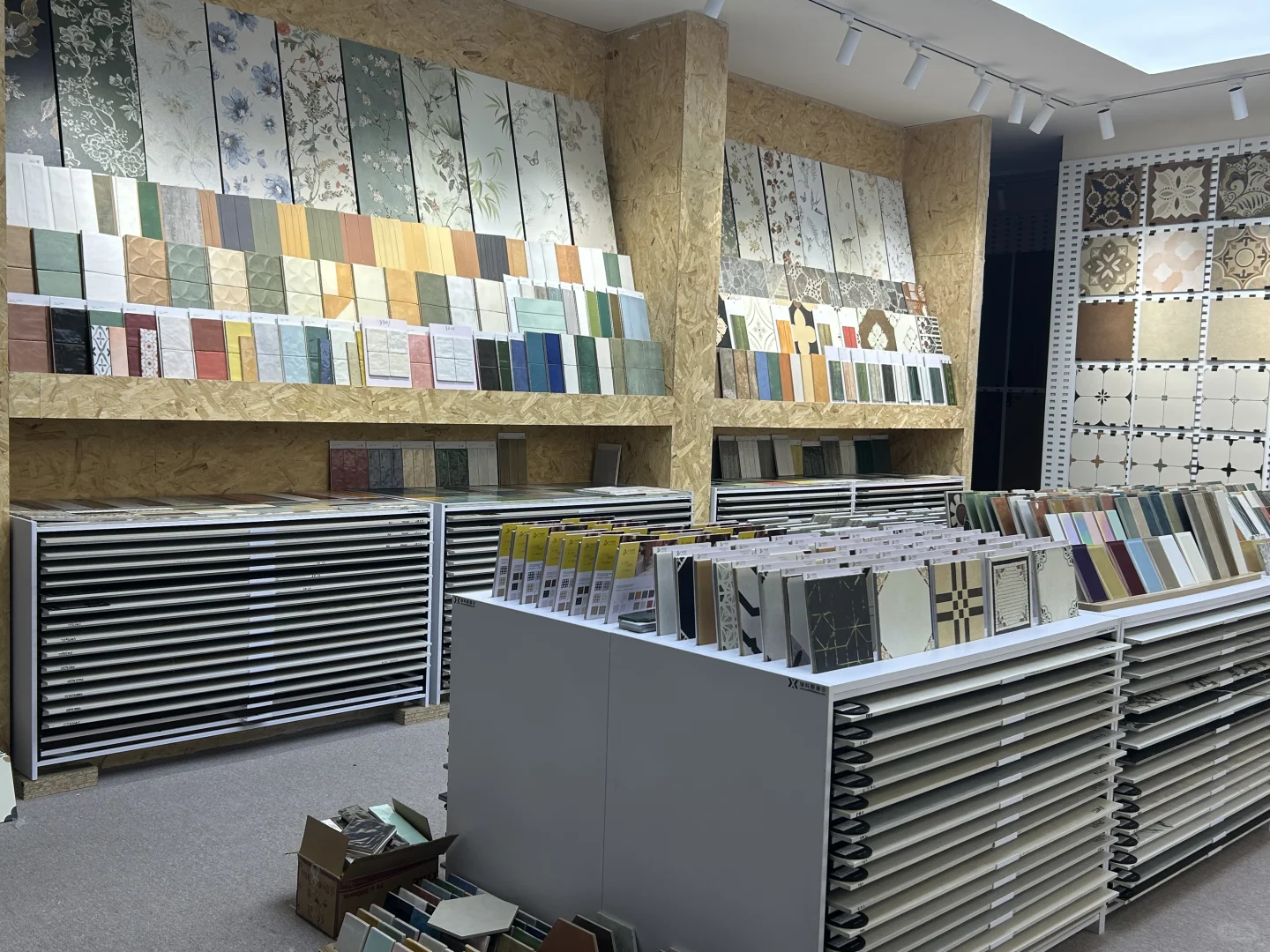 80后老板直供！成都瓷砖批发性价比王炸