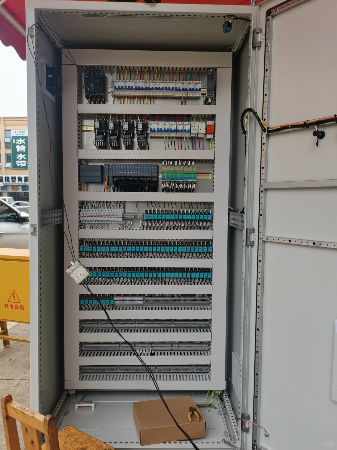 PLC，高低压成套一批接一批的来