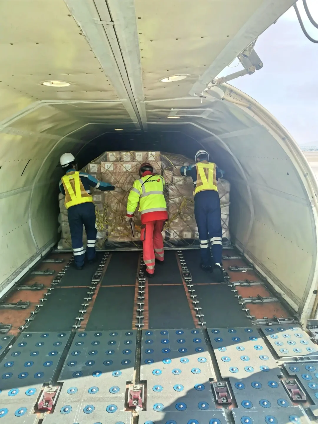 上海→成都跨省当天达！公司设备运输利器！