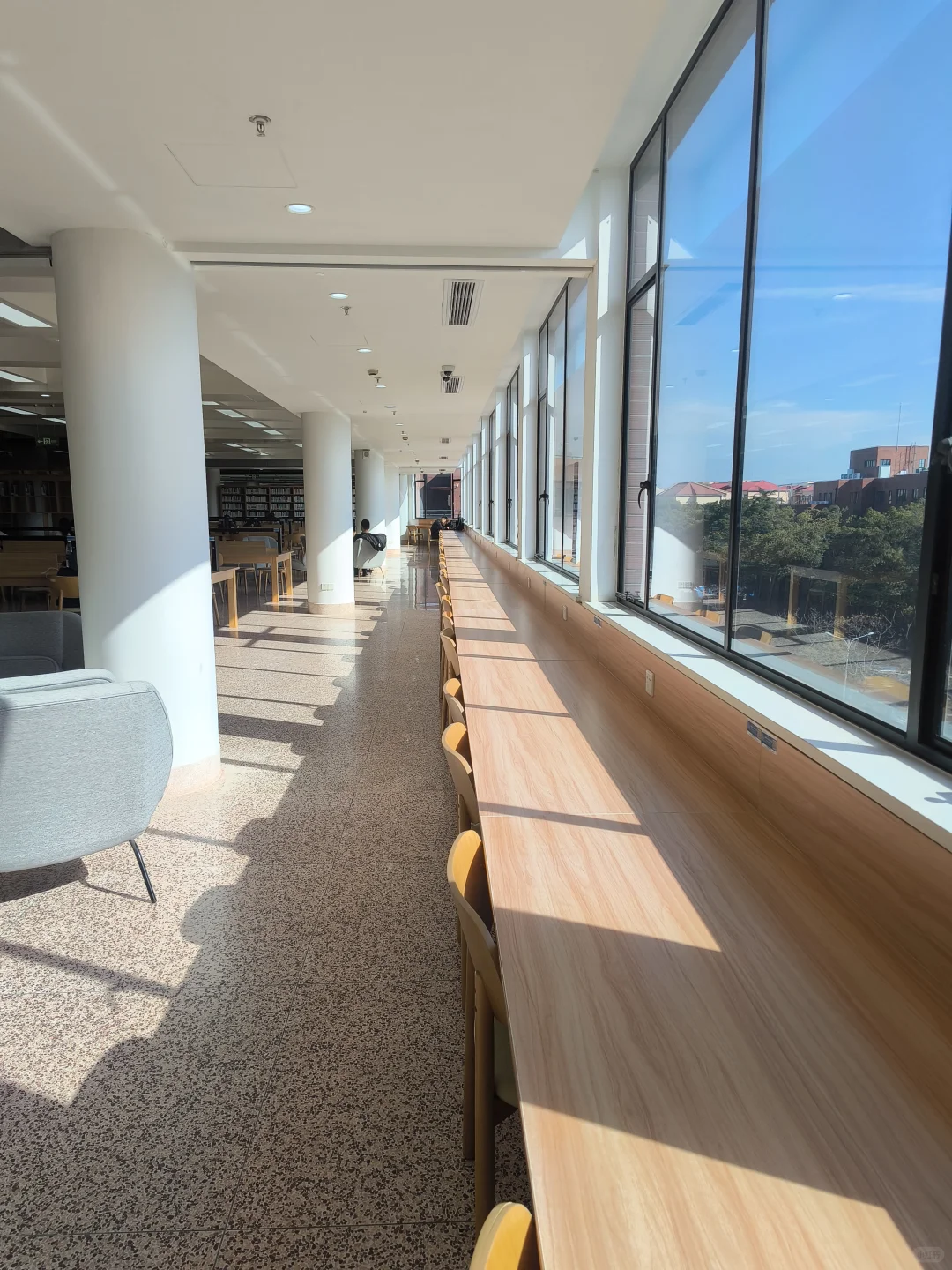 期末考试后的上海交通大学图书馆