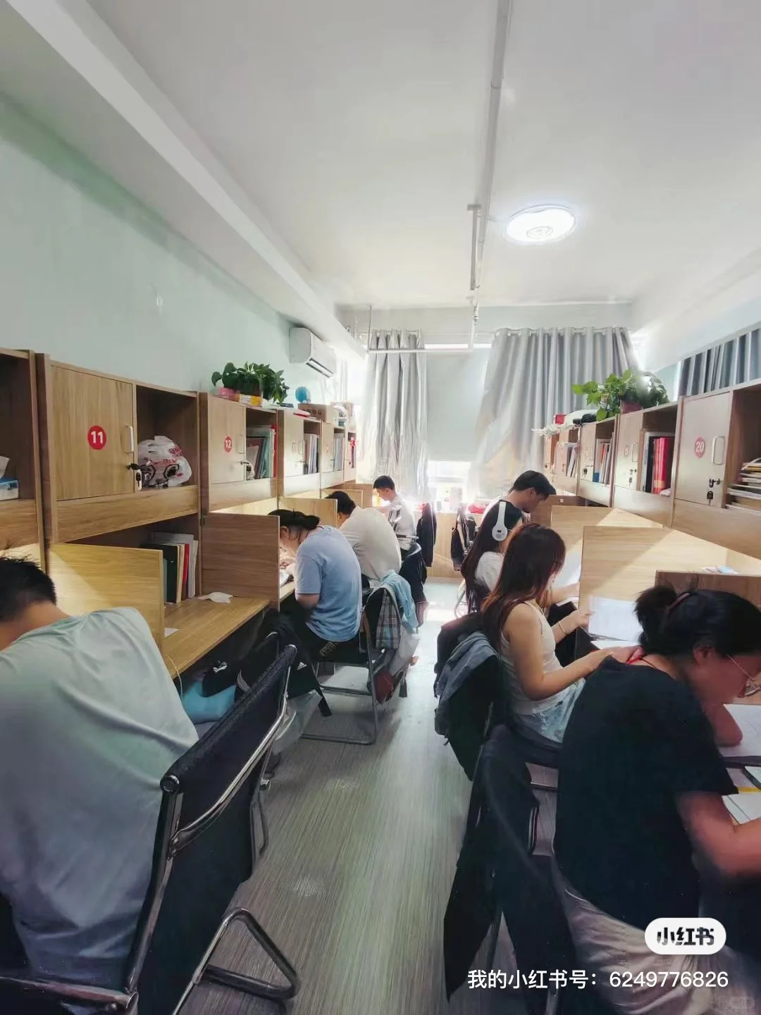 校园图书馆的一角